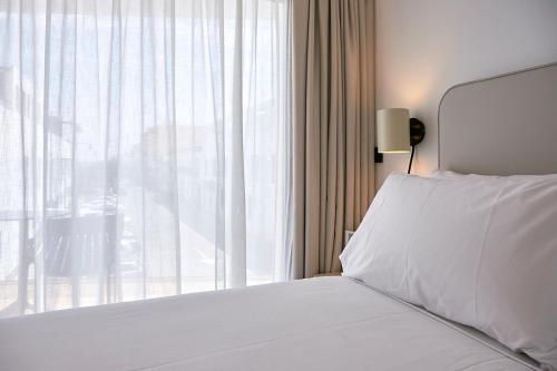 1 queen bed