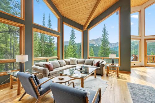 Breckenridge Retreat Hot Tub and Mountain Vistas – khách sạn tại Sông Blue