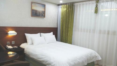The Stay Century Hotel Ideally located in the Aewol area, The Stay Century Hotel promises a relaxing and wonderful visit. Offering a variety of facilities and services, the property provides all you need for a good nights 