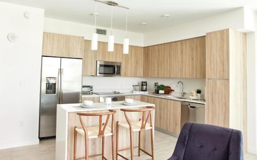 Stylish 2BR Quadro Luxe Stay in Design District