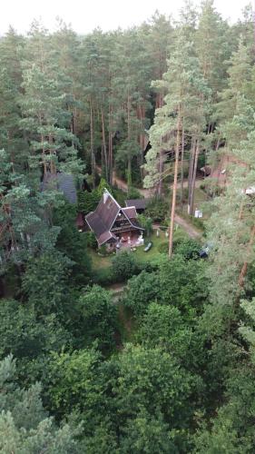 Domek pod Sosnami nad jeziorem GIM
