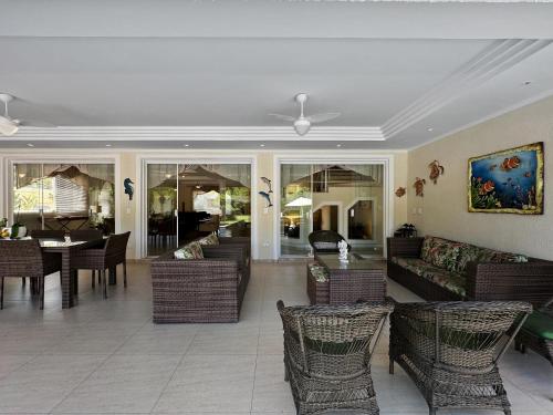 設施, Mansão com 5 suites Piscina Churrasqueira Ar condicionado (Mansao com 5 suites Piscina Churrasqueira Ar condicionado) in 雅爾丁阿卡普爾科