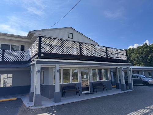 Whispering Pines by Hotel O White stone VA