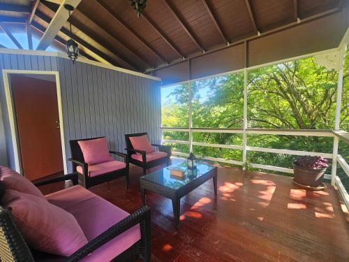 Pub/Lounge, Royal Escape - 1 in Anse La Raye