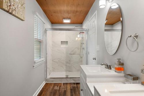 5 Bedroom Mableton Hills Estate in Mableton