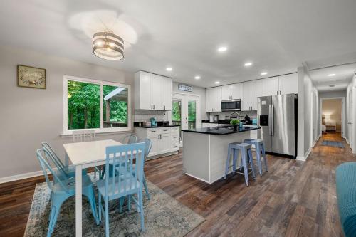 5 Bedroom Mableton Hills Estate in Mableton