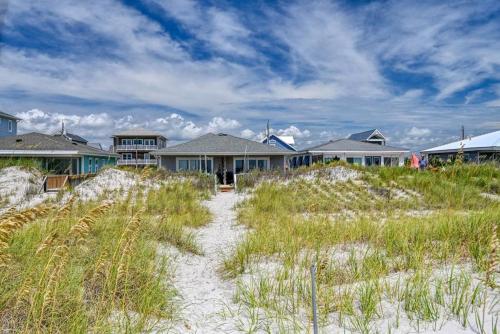 Sea-clusion House in Surf City, USA