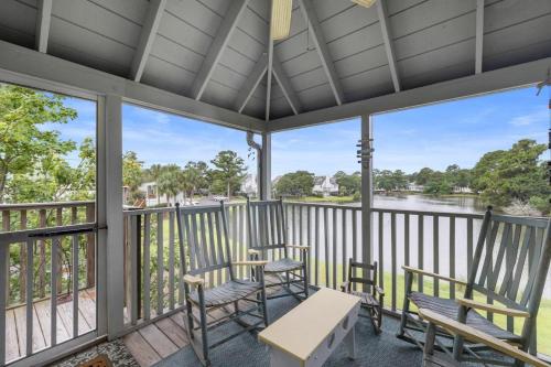 Oyster Catcher Oasis 3BR Villa Roof Top Balcony in Pawleys Island, USA