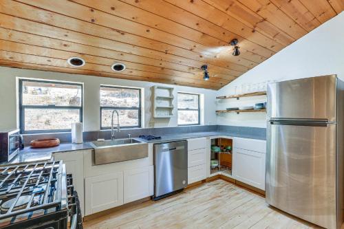 Updated Cabin in Lewiston Historical District! in Lewiston (CA)