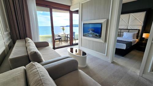 Royalis Suites in Rafailovici