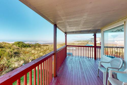 Getaway Oceanfront Lodging - image 2