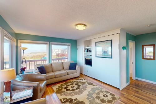 Getaway Oceanfront Lodging - image 4