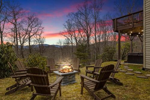 6 Br Sleeps 16 - Game Room - Hot Tub - Firepit