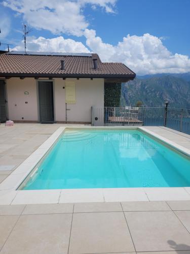 A környék, La Bella Vista-panoramic lake view, terrace & swimming pool in Fonteno