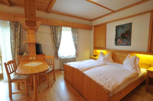 吉瑞徹維特酒店 (Gasthof Kirchenwirt) in 拉肯賀夫岩奧特舒耶