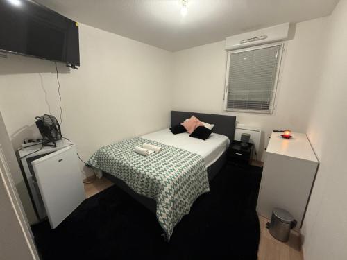 Chambre 1 - Pension de famille - Pau