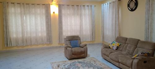 Tamwe ltd Airbnb &studios in Meru