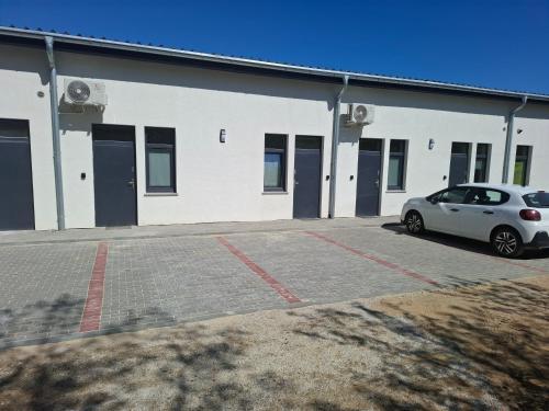 Słoneczne pokoje nad jeziorem Nyskim (Sloneczne pokoje nad jeziorem Nyskim) in Skorochów