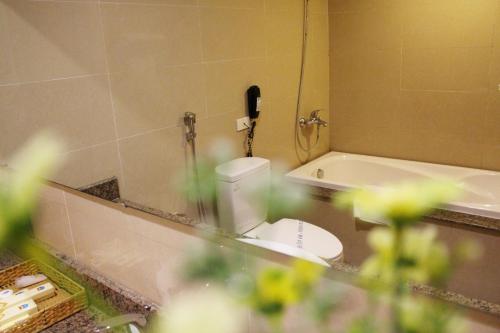 room detail thumbnail 2