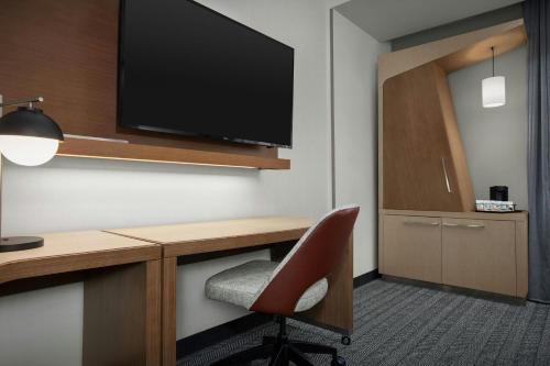 Courtyard by Marriott Atlanta Kennesaw - image 10