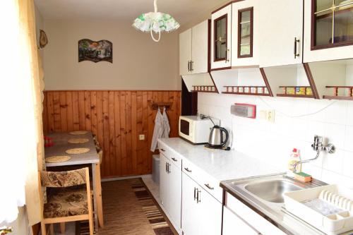 Iekārtas, Domček Anna (Domcek Anna) in Dedinky