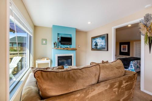 Captain's Quarters - Blue Lagoon Cabin