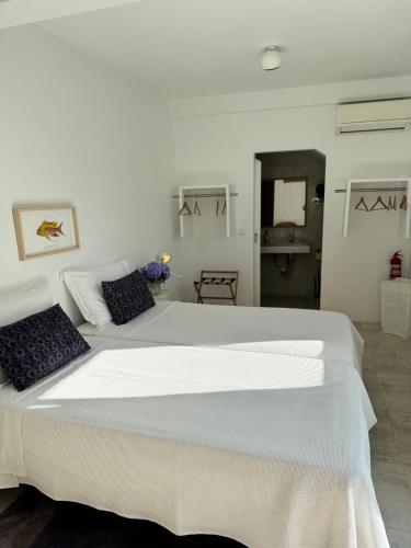 2 twin beds