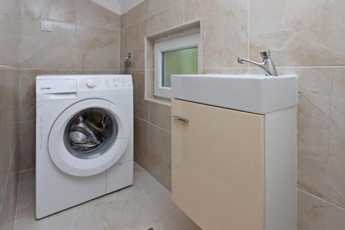 Apartment Dramalj 5592b - image 12