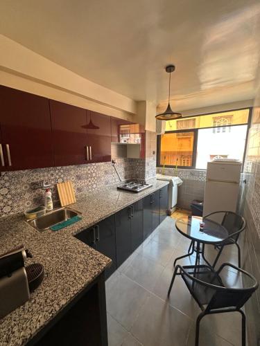 Lovely 2-bedroom appartement - Tap to explore photos