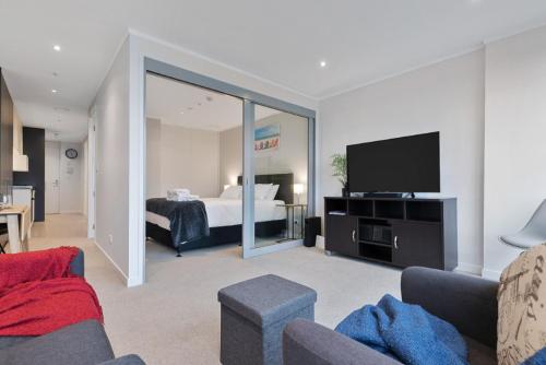 Vibrant City Apt with Rooftop City Views and Wi-Fi, Auckland (photo 8)