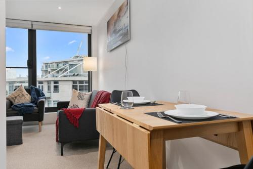Vibrant City Apt with Rooftop City Views and Wi-Fi, Auckland (photo 6)