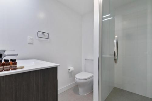 Vibrant City Apt with Rooftop City Views and Wi-Fi, Auckland (photo 7)