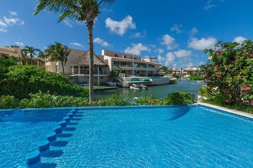 2BR Apt with Lagoon View in Puerto Aventuras, Puerto Aventuras (foto 2)