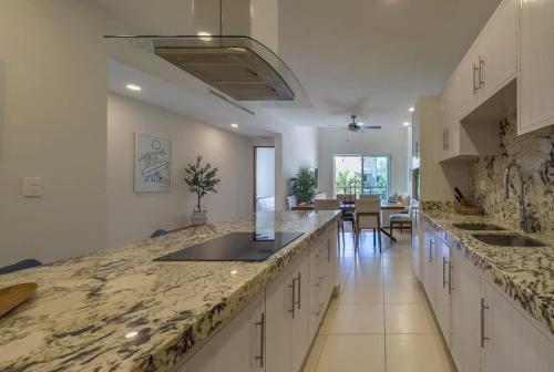 2BR Apt with Lagoon View in Puerto Aventuras in Puerto Aventuras