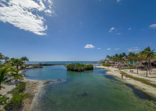 2BR Apt with Lagoon View in Puerto Aventuras in Puerto Aventuras