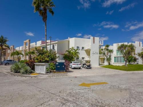 2BR Apt with Lagoon View in Puerto Aventuras in Puerto Aventuras