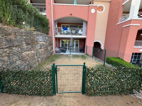Le Cocon du Hameau rdj cloturé Cap Esterel