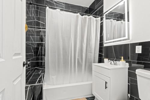 Fürdőszoba, The Soft Loft near Philadelphia Zoo