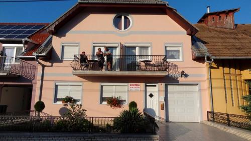  Gere Apartment House, Ferienwohnung in Harkány