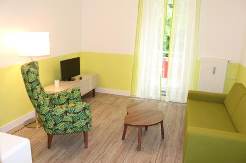One-Bedroom Apartment with Balcony - Paul -