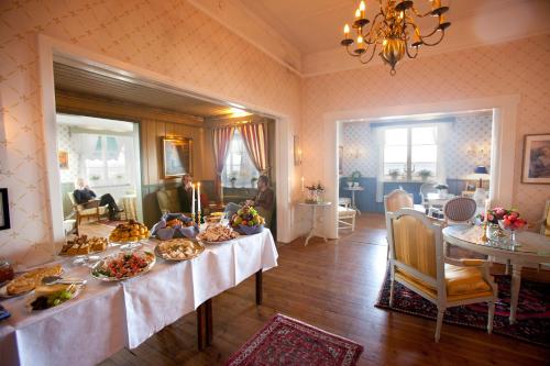 อาหารและเครื่องดื่ม, Tallbergsgardens Hotell in เท็ลล์แบร์ย