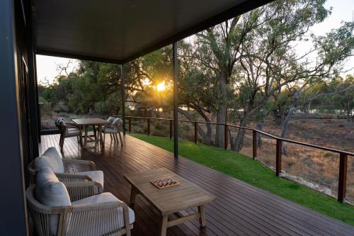 Parcoola Retreats Secluded riverside escape in บาร์เมรา