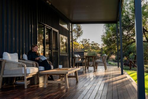 Parcoola Retreats Secluded riverside escape in บาร์เมรา