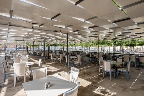 مطعم, Caretta Beach Resort & WaterPark in Kalamaki