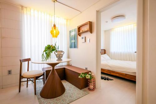 서울 Amsa Stay 강남역 코엑스몰 30분 잠실 롯데월드 20분 KSPO Dome 무료주차 암사종합시장 (Amsa Stay, 강남역 코엑스몰 30분, 잠실 롯데월드 20분, KSPO Dome, 사전예약시 무료주차, 아) 4성급 게스트하우스 객실