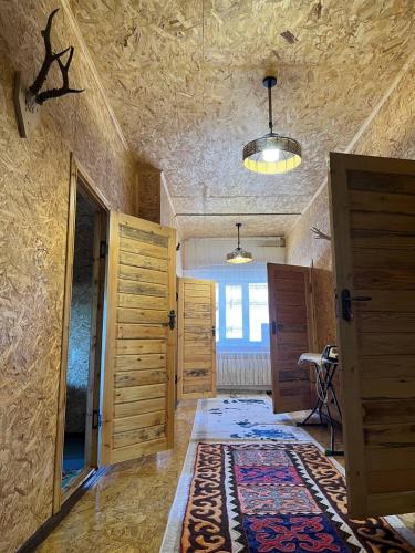 Akjol guest house in Shabdan