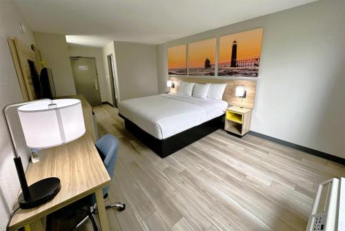 Days Inn by Wyndham Holland - image 2