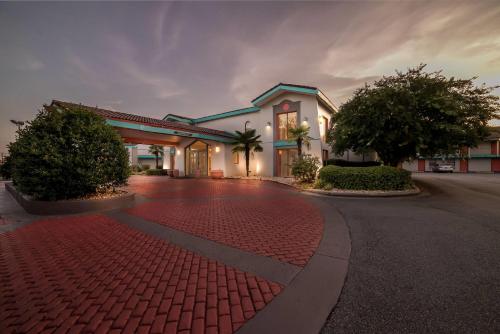 Howard Johnson by Wyndham Columbus Fort Moore in Columbus, USA