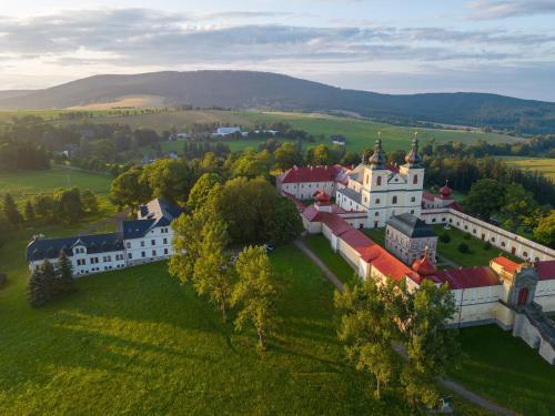 Hotel Poutní Dům (Hotel Poutni Dum) in Kraliky