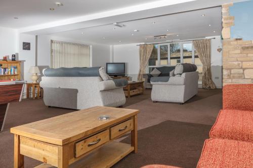 Iekārtas, m² 9 guļamistaba, 9 privāta vannas istaba  Hardstoft
 (Whitton Lodge sleeps 26) in Hardstoft ciems